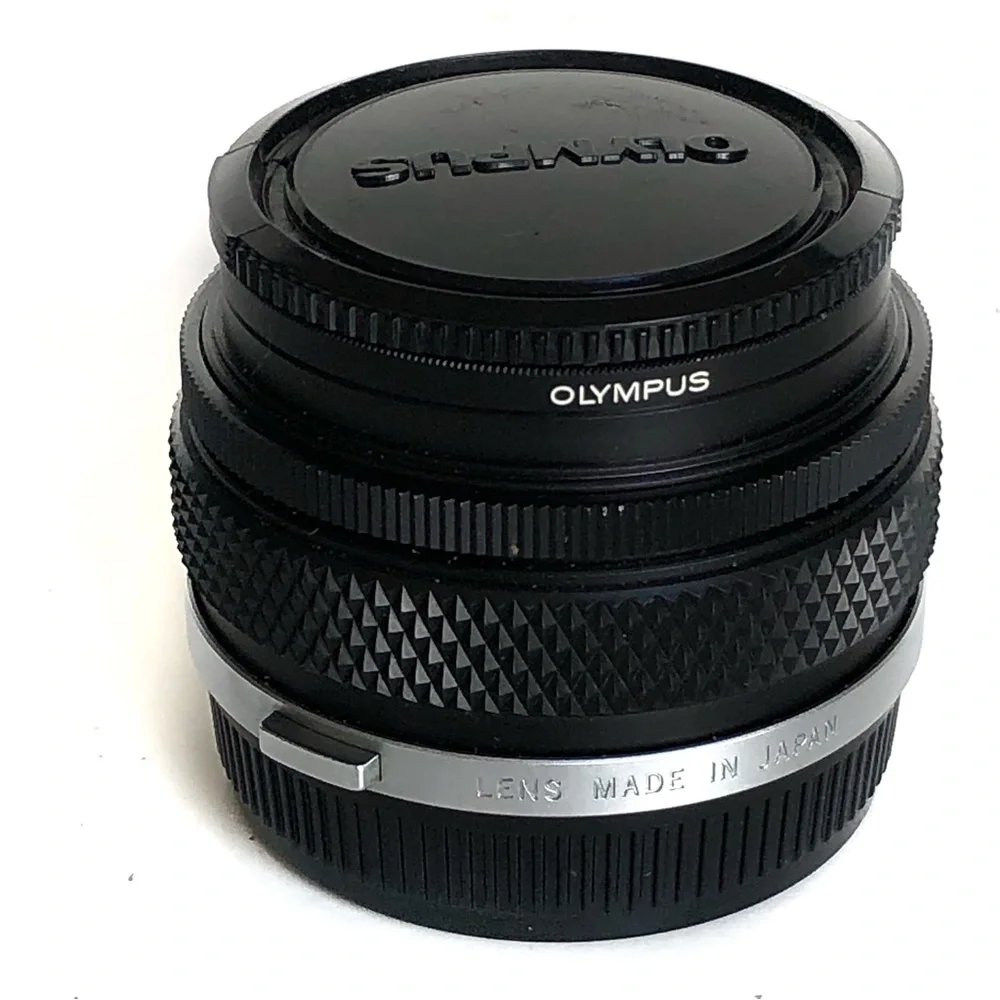 Olympus OM-System G.Zuiko Auto-W 28mm f/3.5 Wide Angle Lens Skylight Filter Case